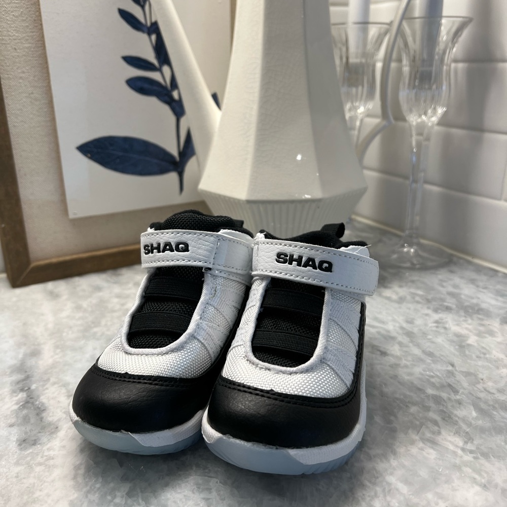 Shaquille O'Neal's Toddle Basketball Sneakers - Picture 2 of 7